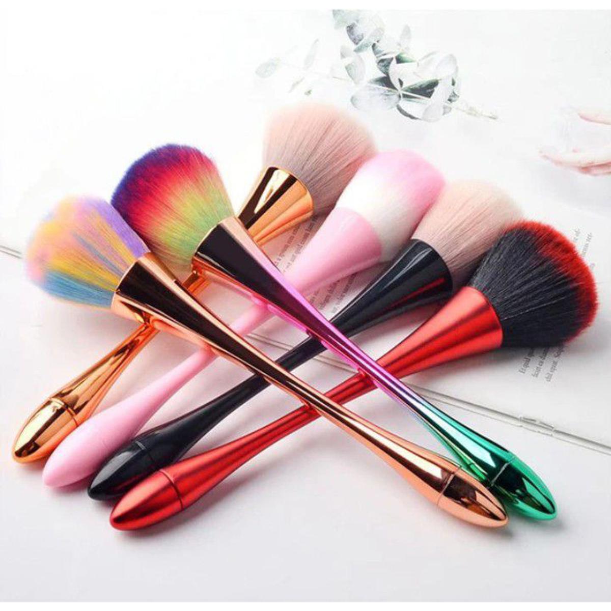 Makeup brush